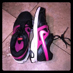 women’s size 8 Nike tennis shoes